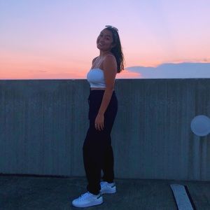 Meet your Posher, Chloe